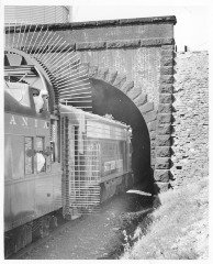 Southern Pacific rail line - "Cat's whiskers" clearance car - railroad tunnel - Tailoring tunnel to fit oversized freight loads