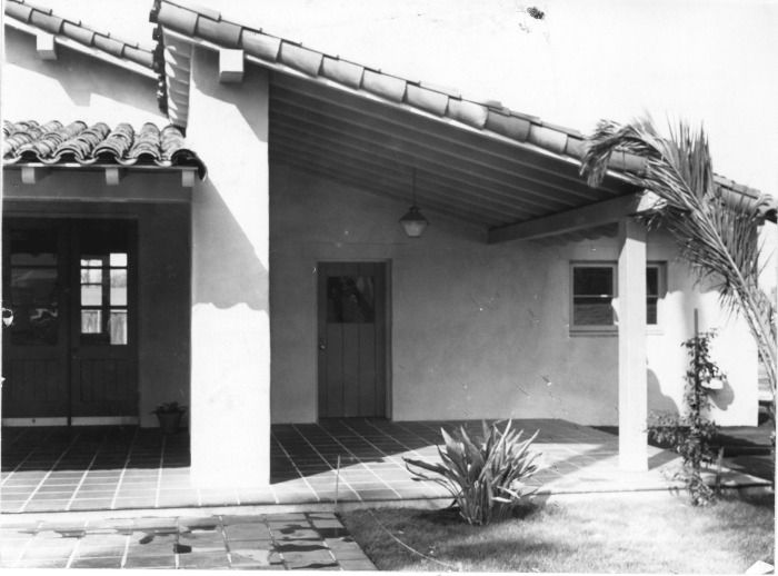 North Hollywood, CA - Campo de Cahuenga, view of building