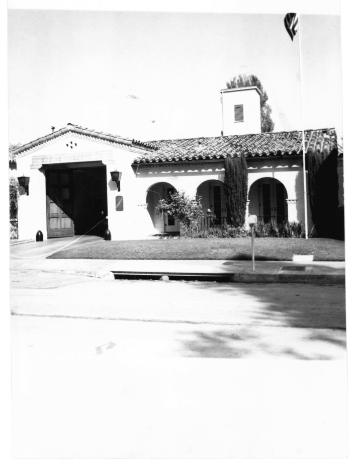 Canoga Park, CA - L.A. City fire engine company house