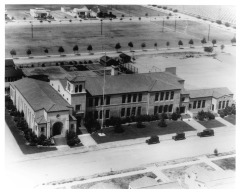North Hollywood, CA - Victory Blvd. School - Picture of school building