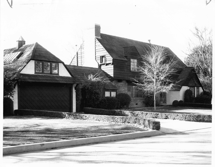 North Hollywood, CA - Architecture-English Cottage - This house adopts the architectural style of both an English manor and English cottage style