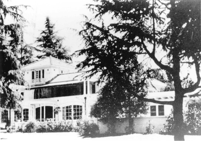 Whitley Home, Van Nuys (now the Praisewater Mortuary, 1990)