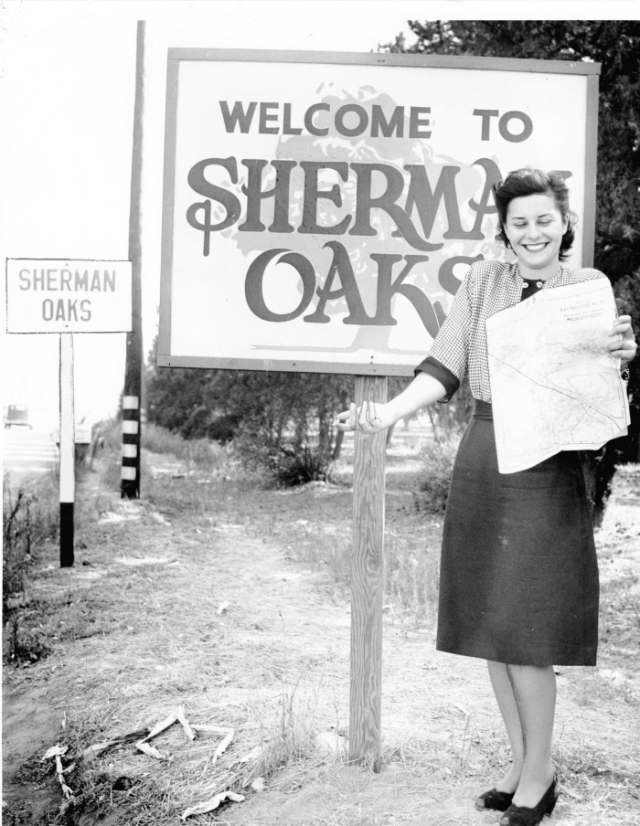 Welcome to Sherman Oaks sign
