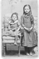 Pico, Catarina (c. 4 years) and Pico, Caroline (c. 10 years)